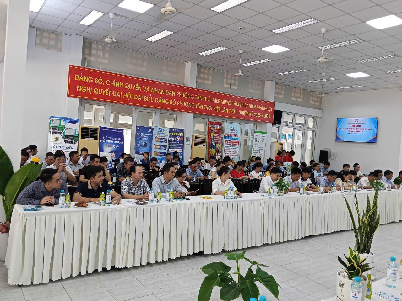 12/6/2026 - TRUNG TÂM CHÍNH TRỊ PHƯỜNG TÂN THỚI HIỆP - HỘI NGHỊ GẶP GỠ, ĐỐI THOẠI VỚI CÁC DOANH NGHIỆP, HỘ KINH DOANH, HỢP TÁC XÃ NĂM 2026